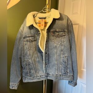 Levi’s Jean Jacket Size L NWT